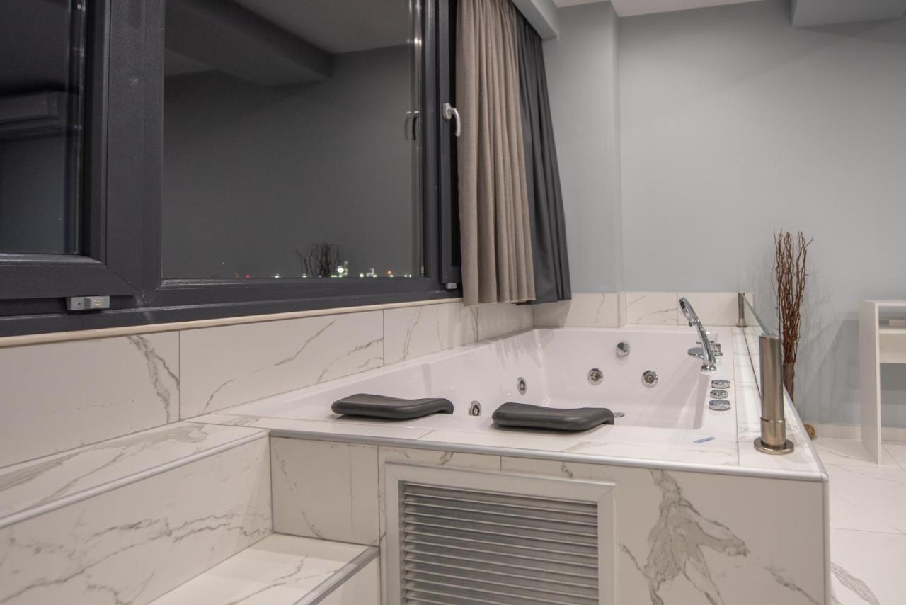 Sea & City Luxury Suite Thessaloníki Exteriör bild